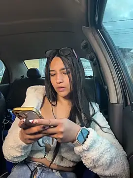 Samantha firee online show from December 3, 11:45 am