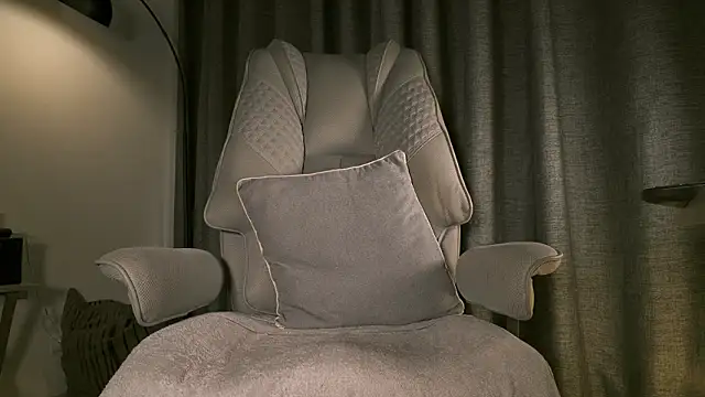 lianewhite online show from March 18, 1:21 am