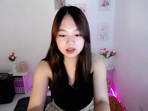 lustfullakim online show from August 4, 8:15 pm