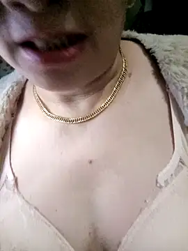 small-house123 online show from March 15, 11:29 pm