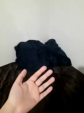 erikanoctis online show from November 1, 7:23 am