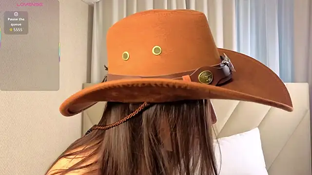 Violet Johnsonn online show from December 21, 7:34 am