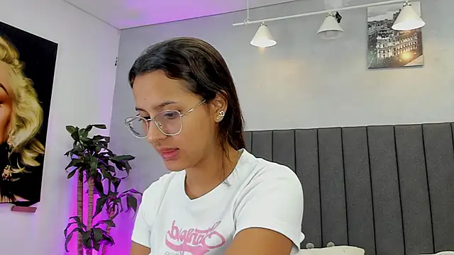 kendra london online show from July 8, 11:45 am