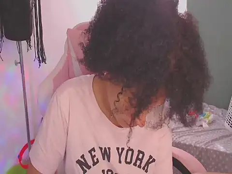 shayna cute online show from August 3, 7:30 pm