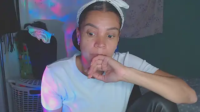 shayna cute online show from June 26, 5:20 am