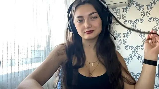 TwotyBright online show from November 4, 8:08 am