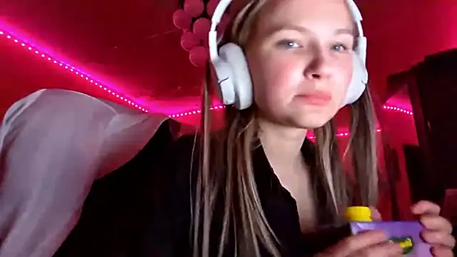 KarinRobertson online show from December 15, 7:19 pm