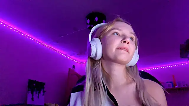 KarinRobertson online show from November 13, 6:18 pm