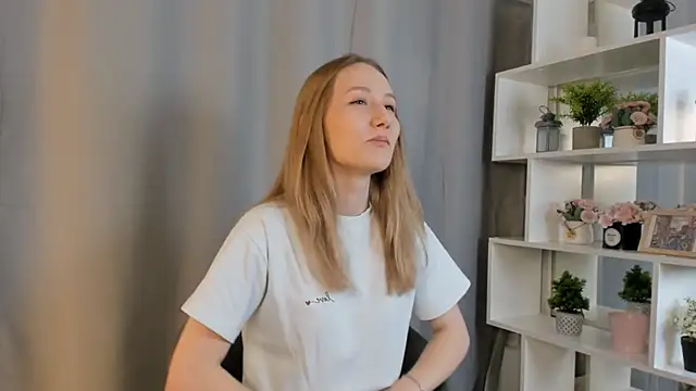 NikoleOwen online show from November 11, 8:22 am