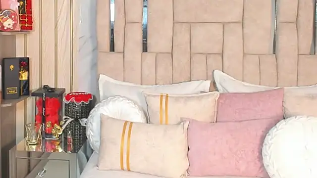 emilyoliver online show from November 27, 8:34 pm