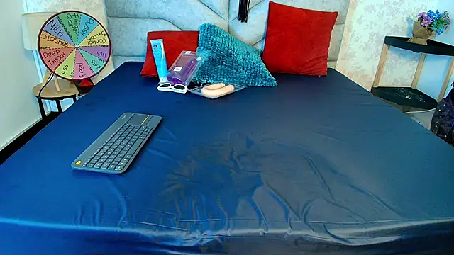 KimberlyFox t online show from June 20, 2:20 pm