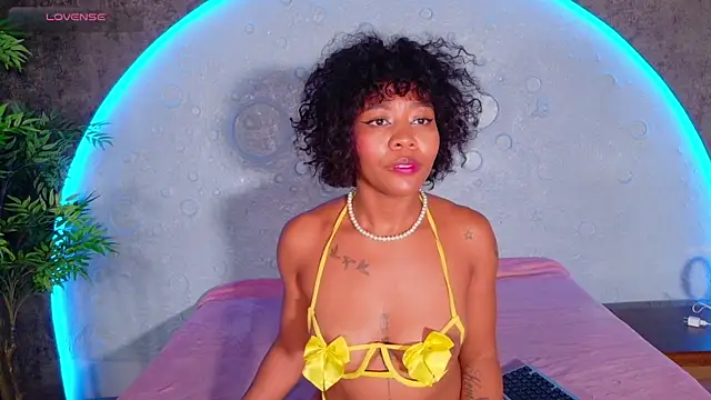 Shanelsmith online show from July 7, 10:12 pm