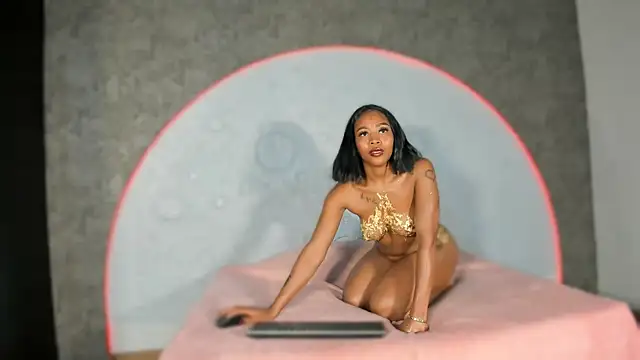 Shanelsmith online show from February 11, 10:33 pm