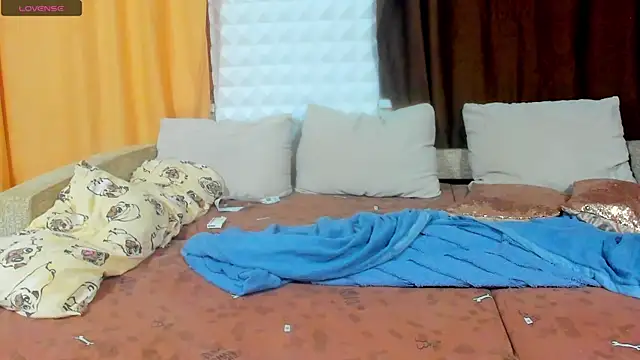 Eva purrr  online show from May 2, 4:38 am