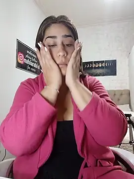 nahiarabiel33 online show from May 3, 4:10 pm