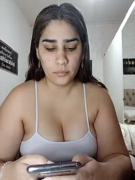 nahiarabiel33 online show from April 29, 5:30 pm