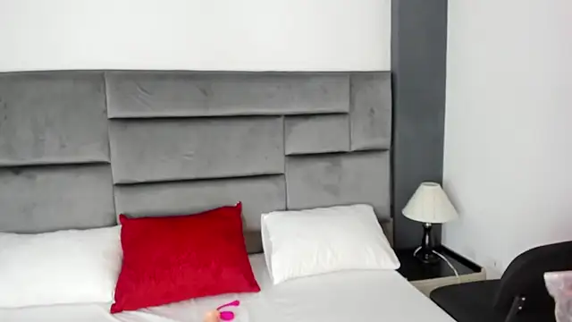 CatleyaSmith online show from December 19, 12:19 pm