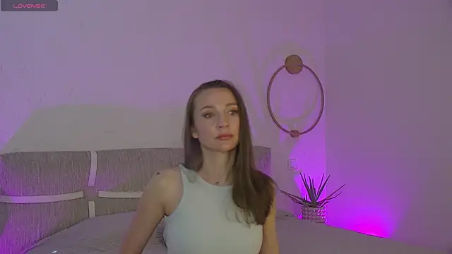 Eva Devine online show from May 7, 1:04 pm