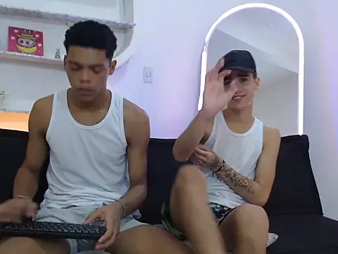 WHITHET BOYS online show from November 8, 7:52 pm