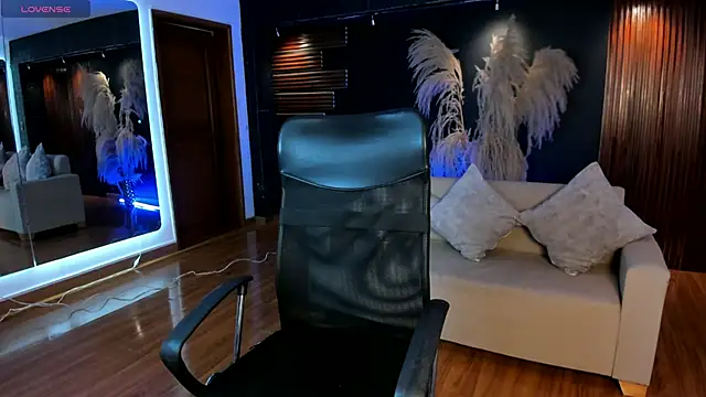 Saara Corraless online show from July 17, 4:54 pm
