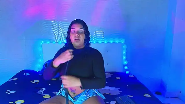 CurlyAliccia  online show from November 17, 9:15 pm