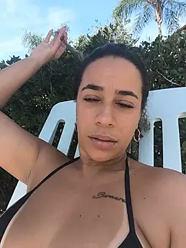 vivianeleoa online show from August 4, 4:35 pm