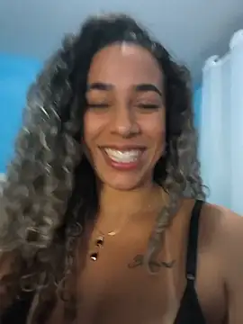 vivianeleoa online show from July 28, 9:14 pm