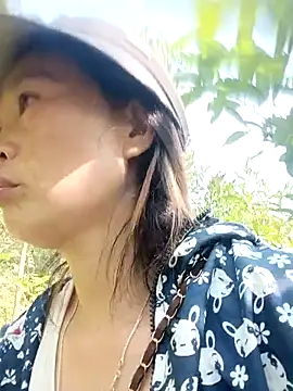 blonde blg online show from March 2, 7:37 am