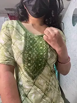 Red Queen 11 online show from March 13, 7:04 pm