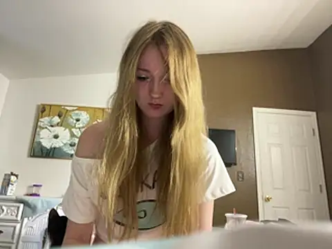 Kayluvs88 online show from August 1, 11:18 pm
