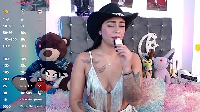 lunabritton1 online show from May 3, 2:26 am