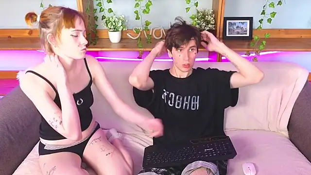 Danny loves Mary online show from May 25, 2:32 am