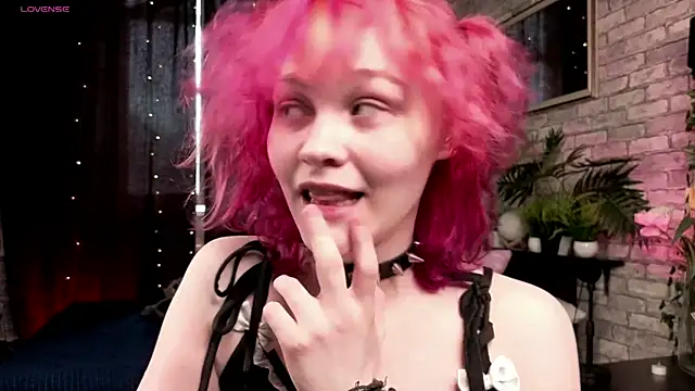 Awawrin online show from May 3, 1:36 pm