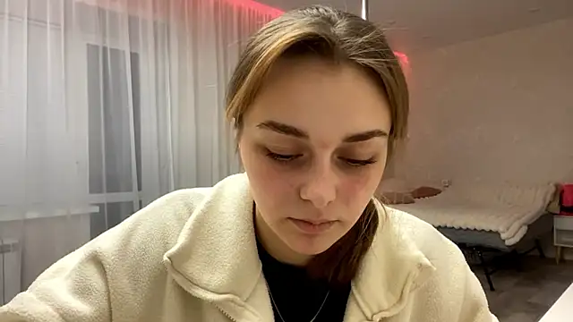 GeralynChiszar online show from March 25, 6:33 pm