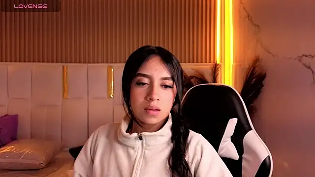 Juliana Tx online show from March 5, 3:35 am