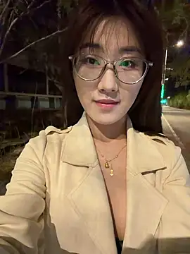 GG-BONG1 online show from May 5, 3:15 pm