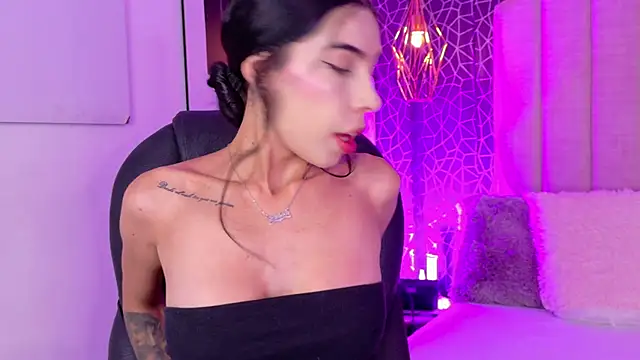 IrisDeLaVega  online show from March 19, 2:10 pm