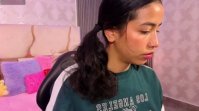 Joselyn tay online show from April 30, 12:32 pm