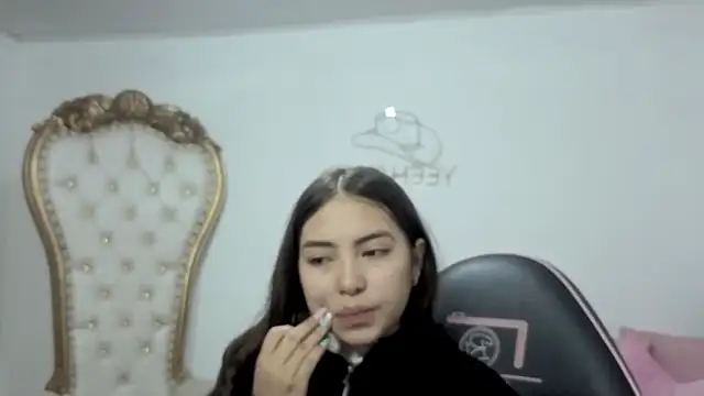 ISABELA TAY online show from July 29, 11:32 am