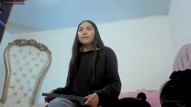 ISABELA TAY online show from July 27, 11:40 am