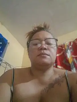 loriepinay46 online show from August 3, 8:58 pm