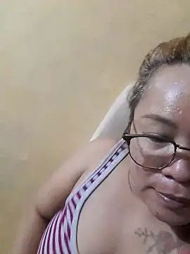 loriepinay46 online show from June 29, 11:48 pm