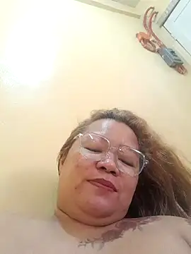 loriepinay46 online show from June 30, 11:59 pm