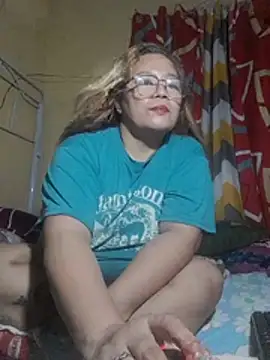 loriepinay46 online show from July 29, 8:53 pm