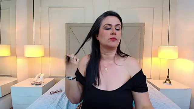 CarolinnaSaenz online show from July 24, 8:06 pm
