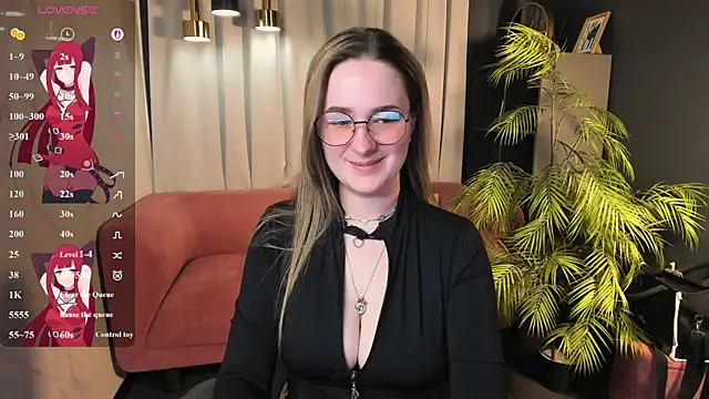 EmmaBloomm online show from July 4, 10:05 pm