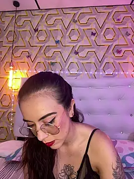 MelanyyJhonson15 online show from March 27, 4:03 am