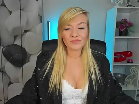 SweetLaura2 online show from November 17, 6:25 am