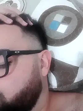 julianlondo111 online show from March 15, 6:04 am