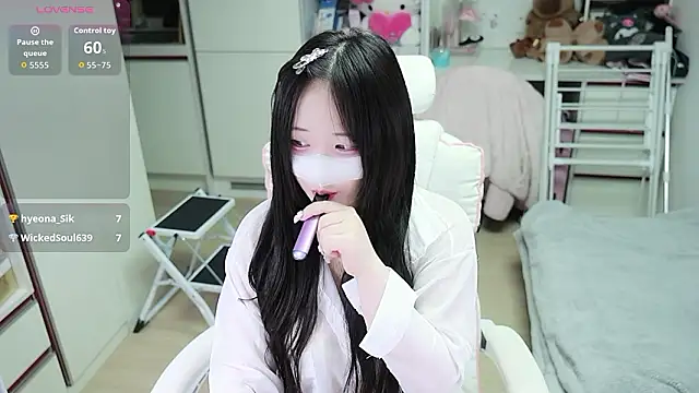kimhyeona2005 online show from April 30, 11:59 am